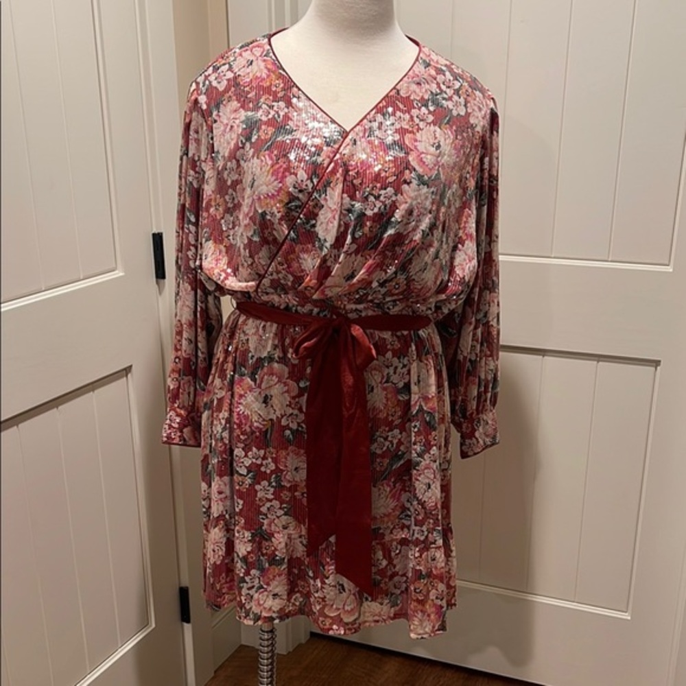 NWT Plus Size LC Lauren Conrad Size 4X Sequin Wrap Mini Dress with Puff Sleeves